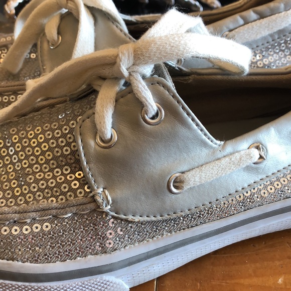 Girls Silver sequin shoes Size 4 - Picture 10 of 10